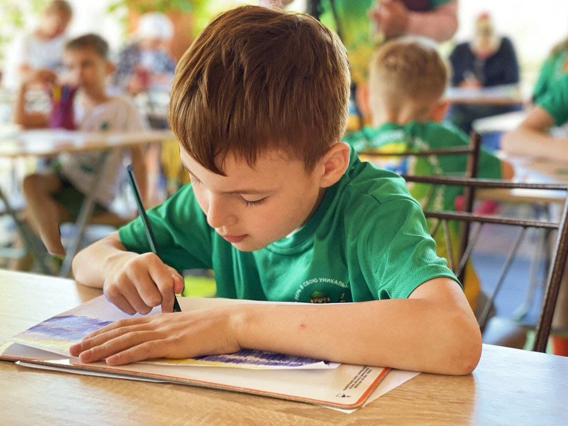 Никита выполняет графокоррекцию на программе Татьяны Гогуадзе "Успешный Старт".