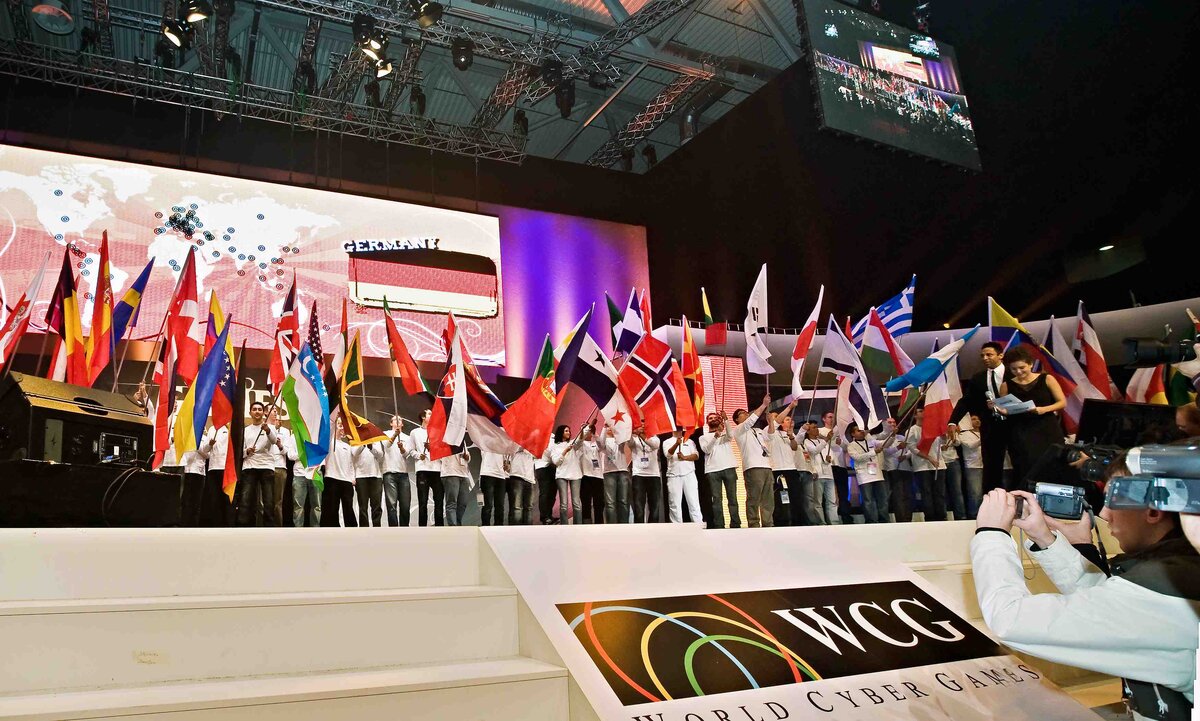 «Киберспорт развивается с каждым годом» — эта фраза уже стала избитой и воспринимается, как нечто обыденное. Лет пятнадцать назад казалось, что киберспортивные соревнования навсегда останутся локальными ивентами для поклонников конкретных игр с максимальными призовыми фондами не более 50 тысяч долларов (яркий тому пример — крупнейший мировой чемпионат середины двухтысячных World Cyber Games). 
