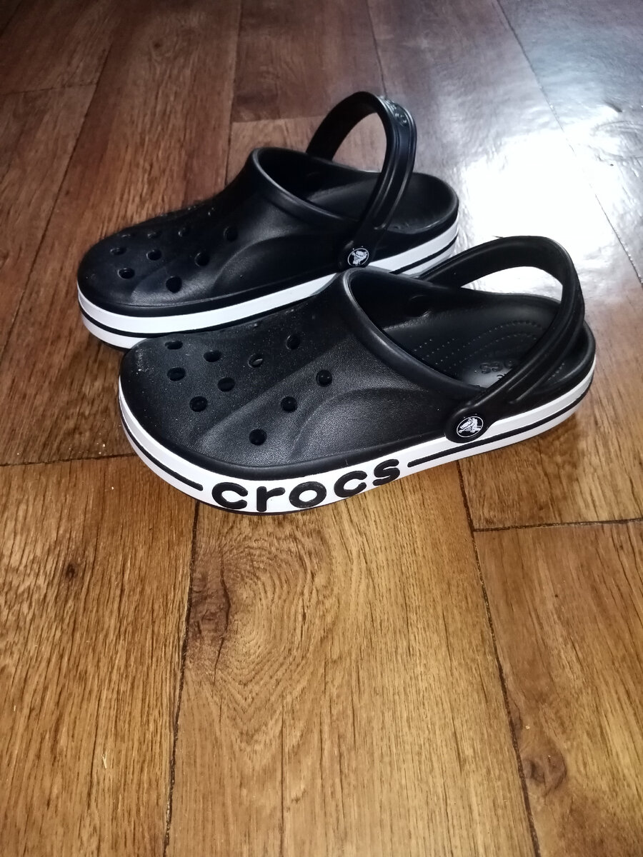 Кроксы за 3599 рублей.