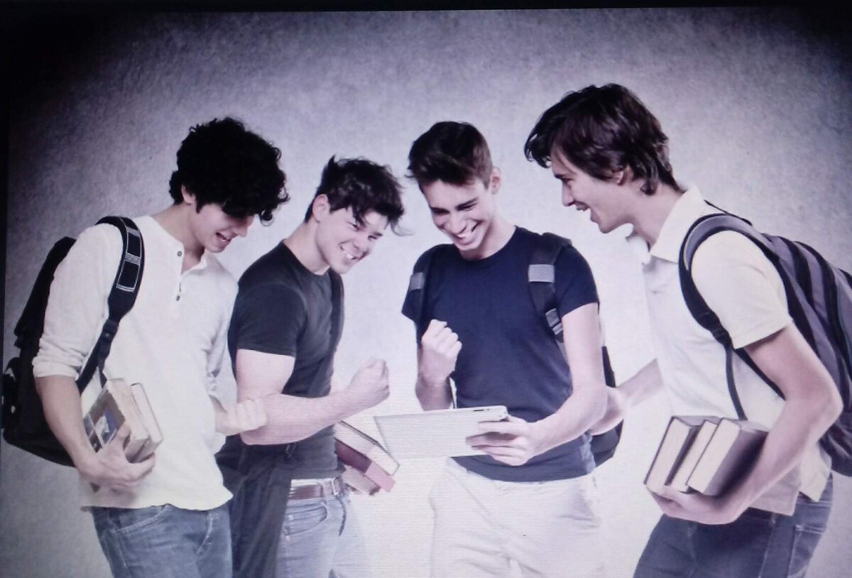 они-просто друзья, просто однокурсники