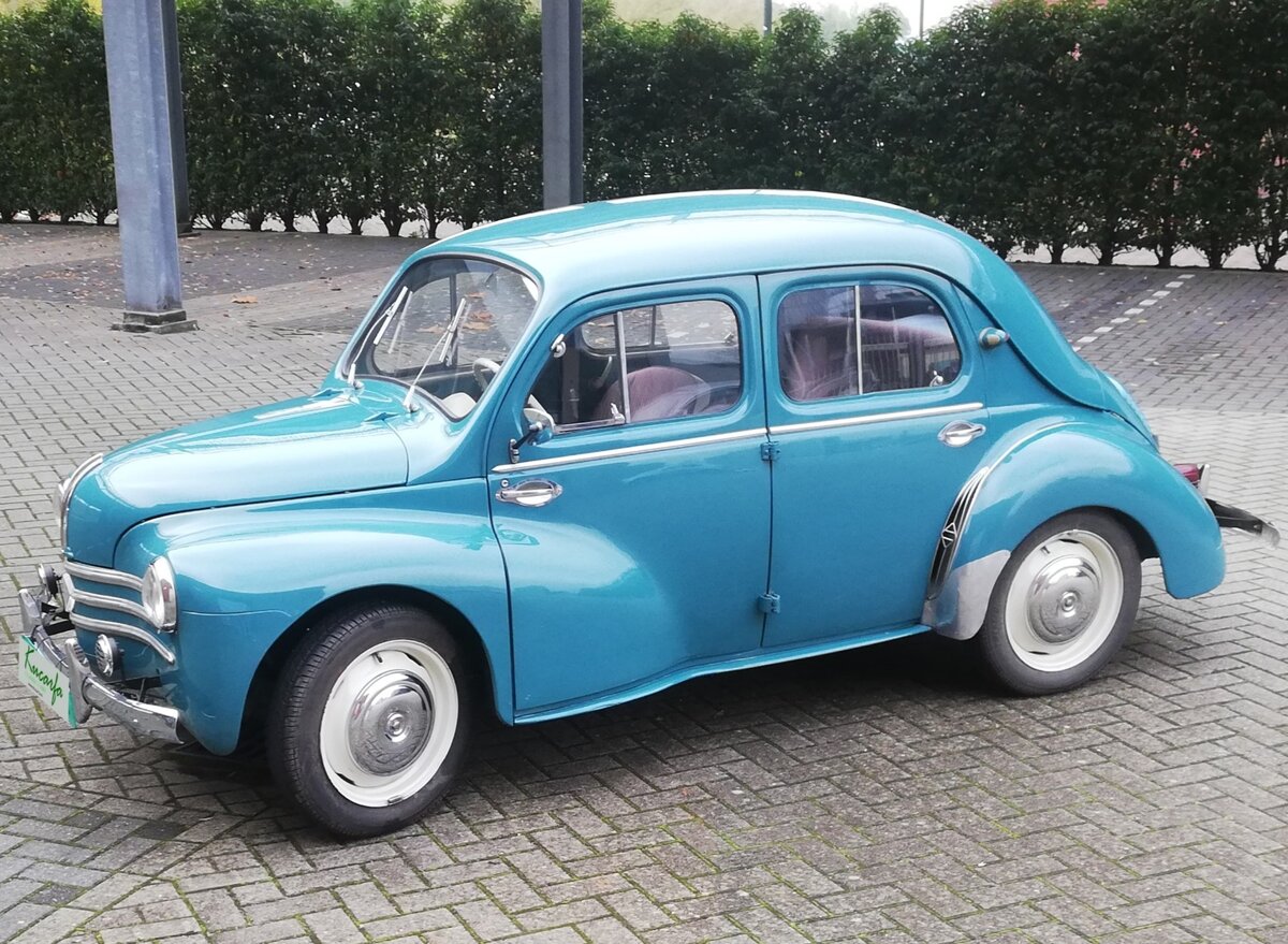 Французская машина 4. Renault 4cv. Renault 4. Renault 4cv pie. Renault 1960.