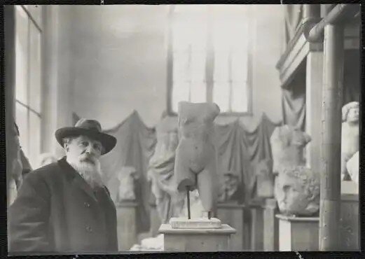 Огюст Роден в своей мастерской