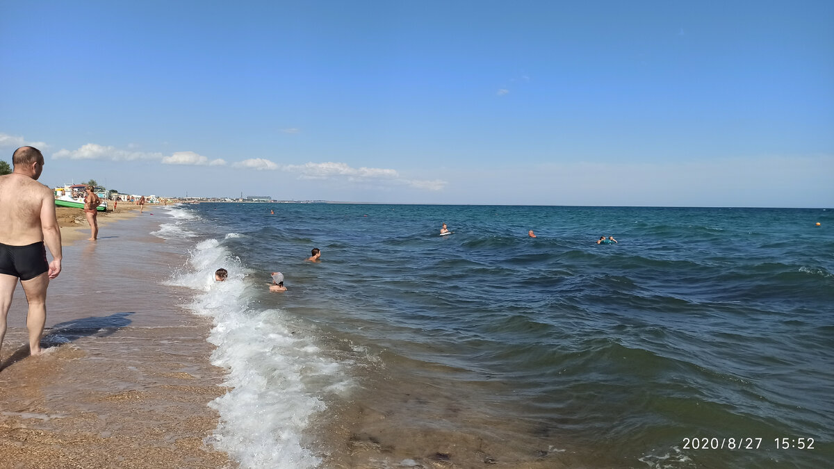 Море на Золотом пляже, что за Феодосией - штормит