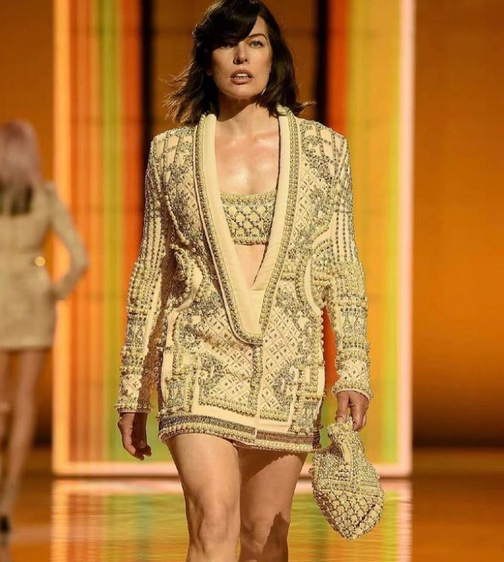 В свои 45 Мила необыкновенна хороша