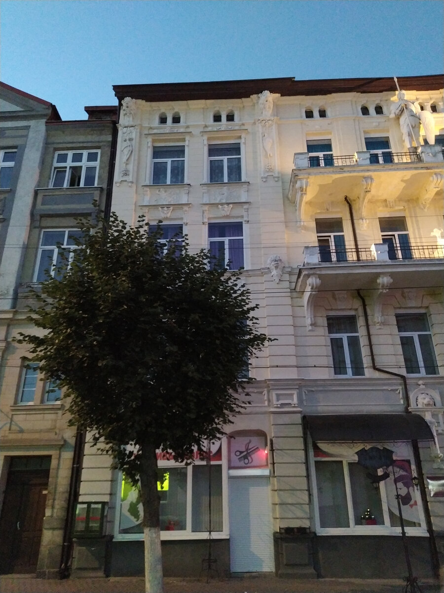 Дом со скульптурой рыцаря в Советске