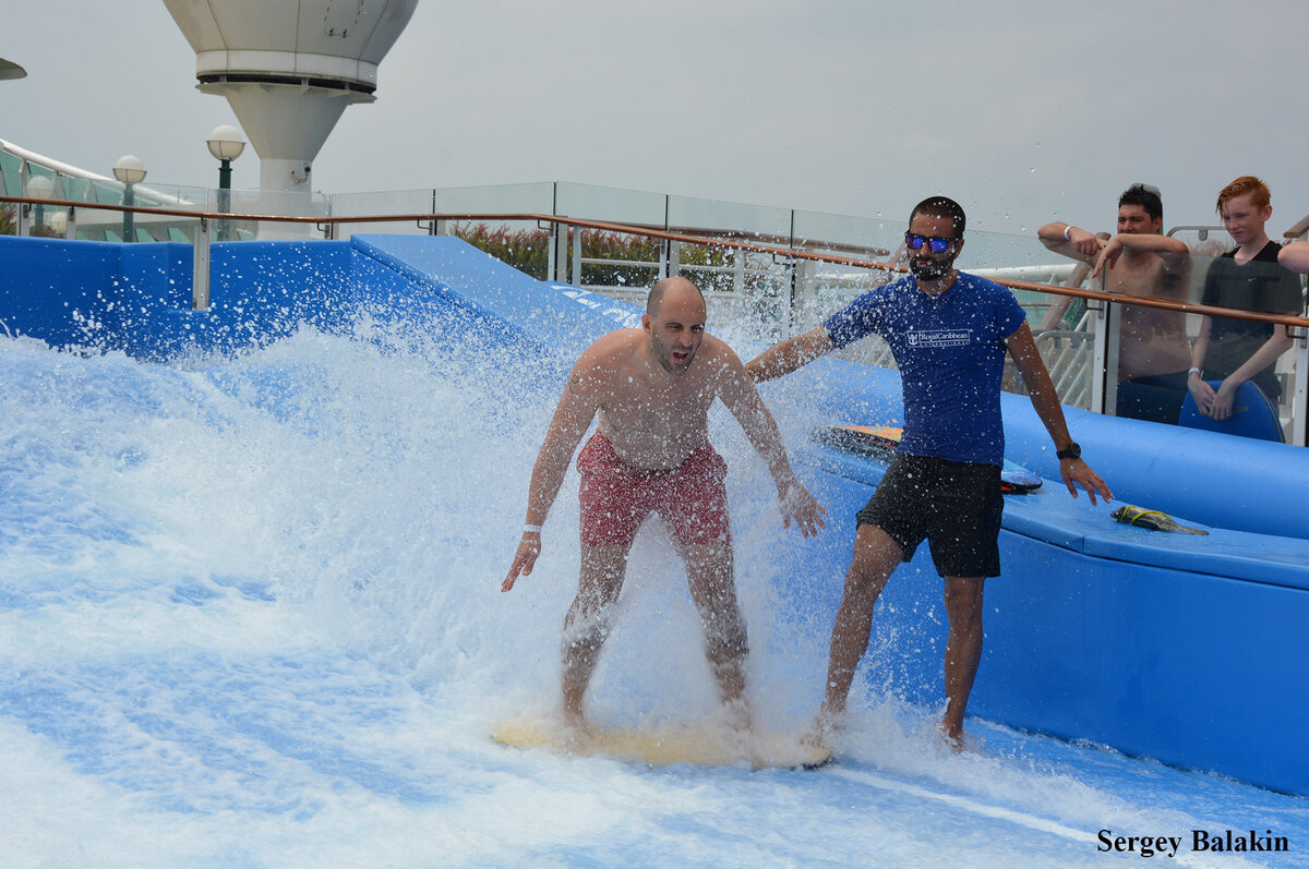 Сёрфинг на борту лайнера «Voyager of the Seas». Фото автора