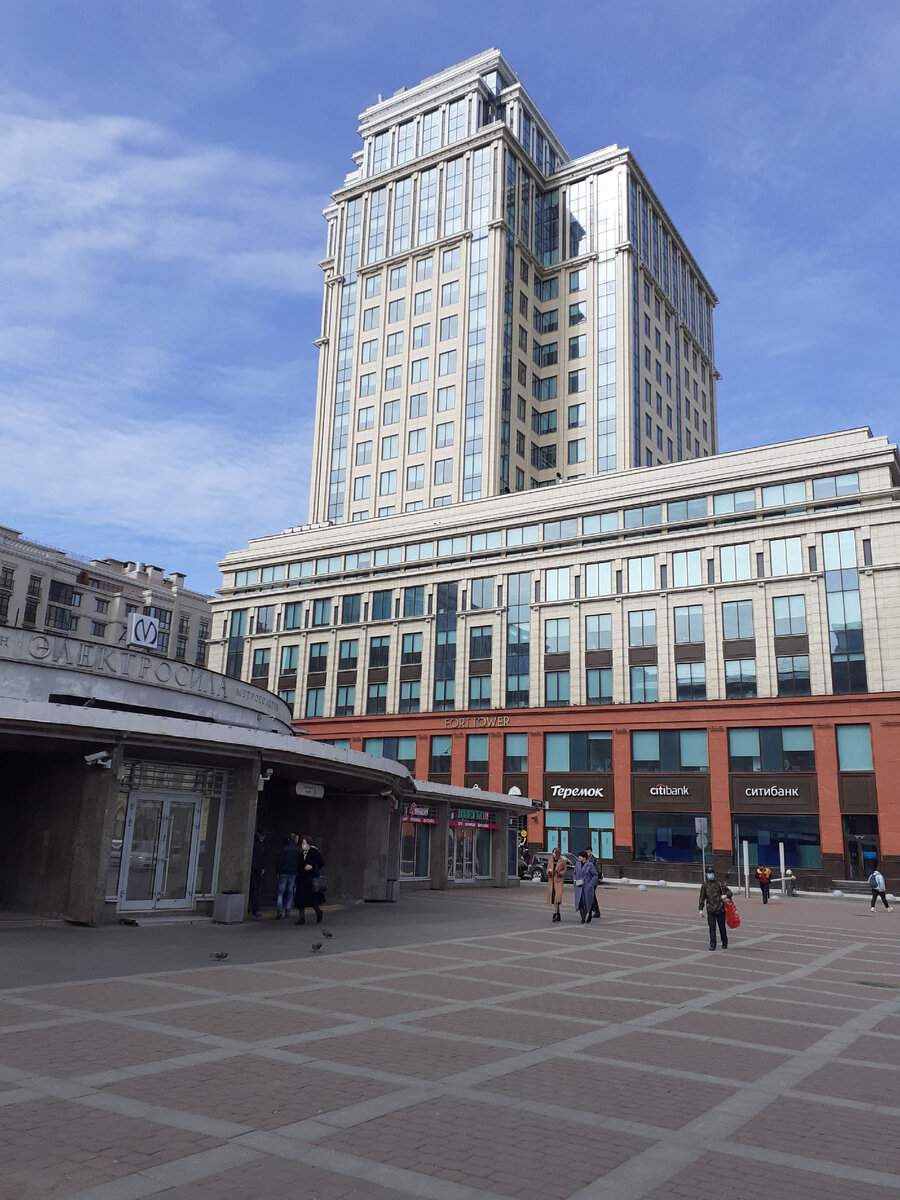 Бизнес-центр "Fort Tower" на Московском проспекте у метро "Электросила".