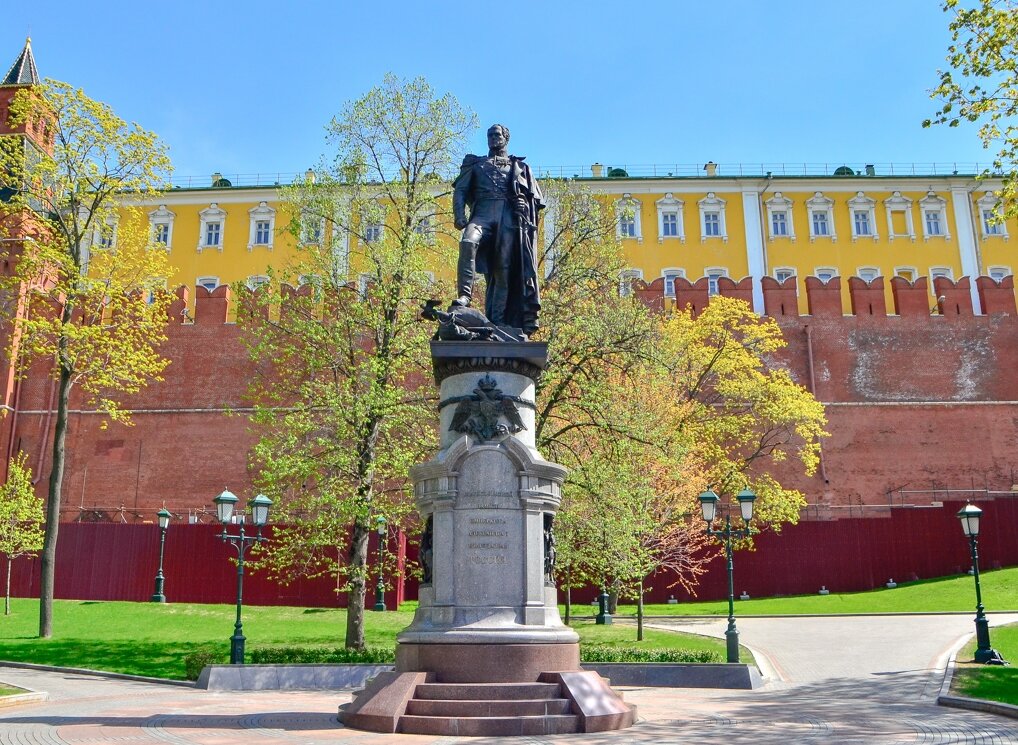 Памятник александру i в москве