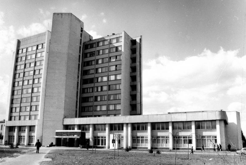 Первая советская атомная бомба (на бумаге) была разработана учёными Харьковского физтеха в 1940 году.