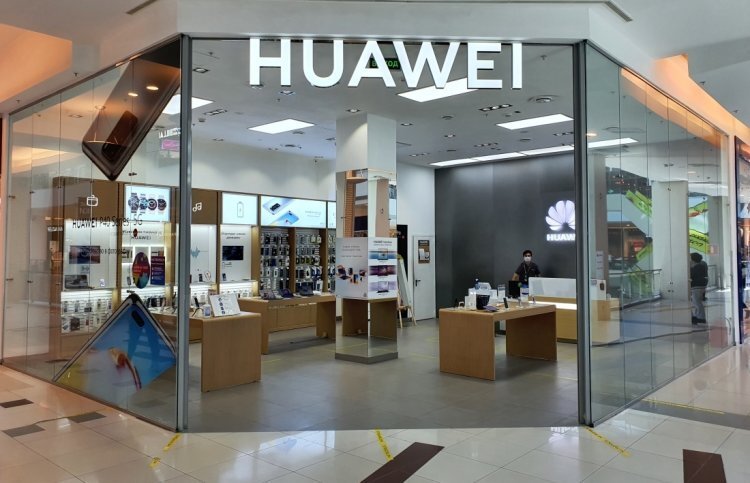    В фирменных магазинах Huawei перестали продавать технику бренда. Интересно, в чём дело?