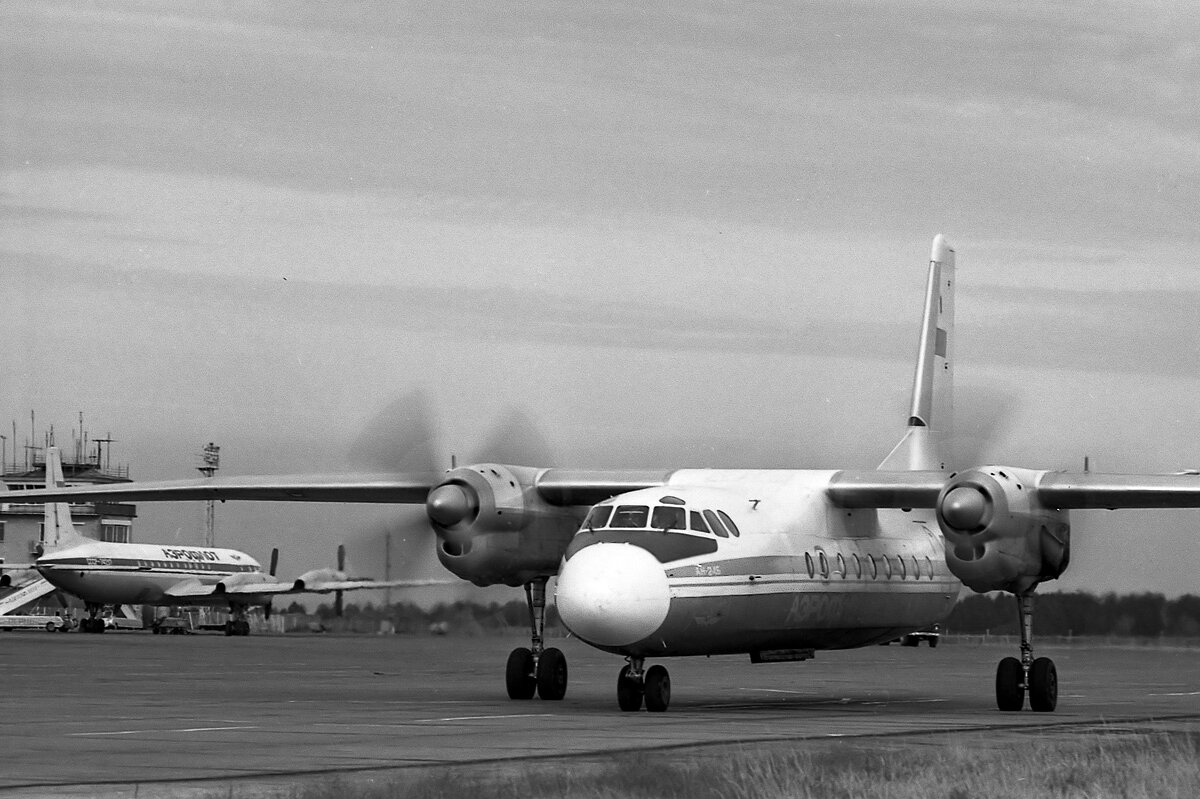 Ан-24Б СССР-47152 Пермь, Большое Савино, сентябрь 1977 год. Фотография © Михаил Загуляев