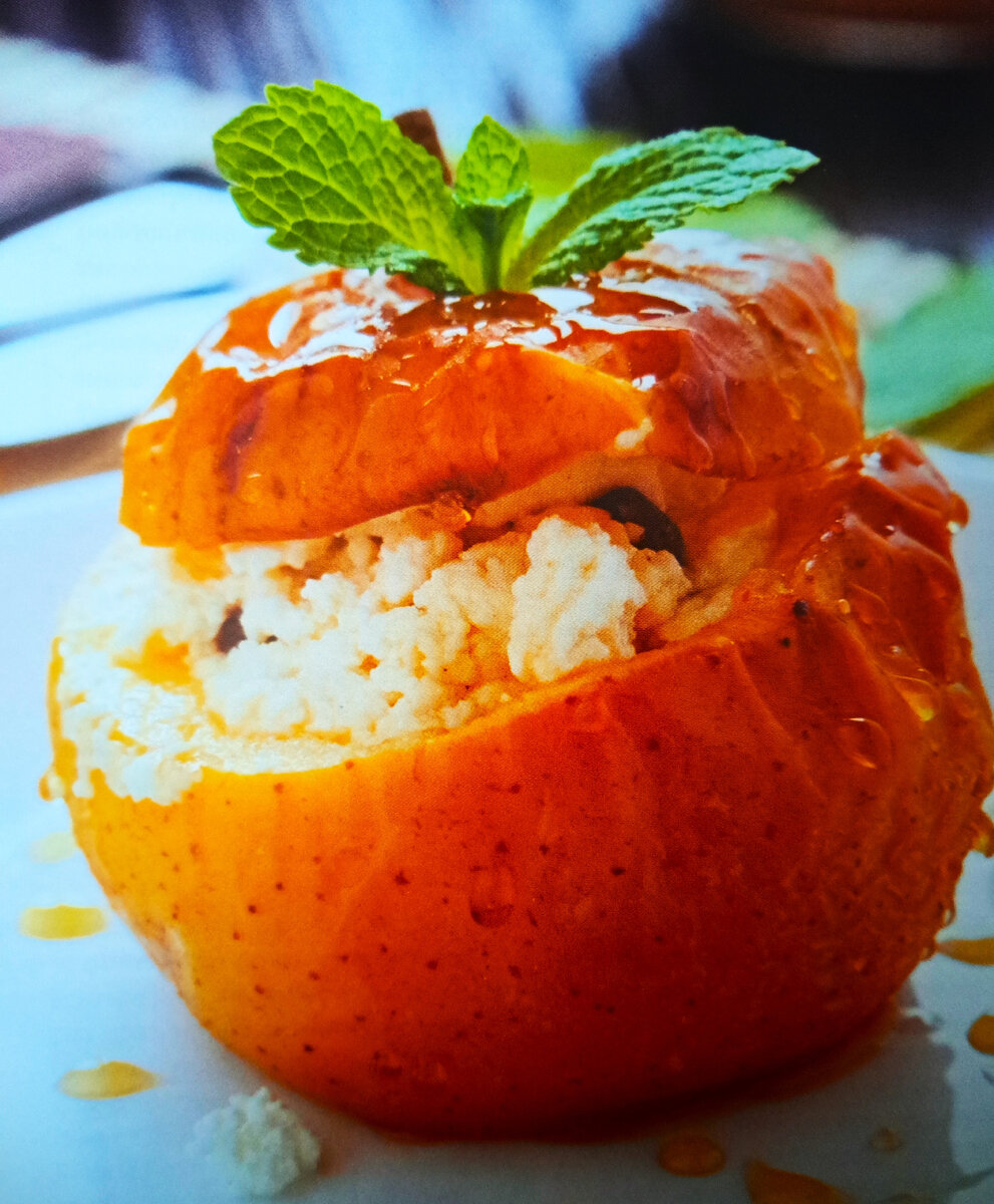 Запеченное яблоко с творожной начинкой. Фото автора 