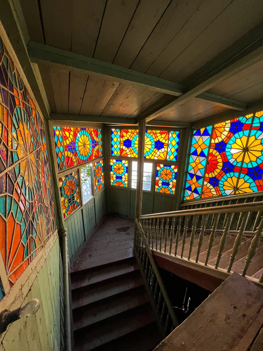 Парадная "Калейдоскоп". Улица Бетлеми, 4. Листайте галерею.