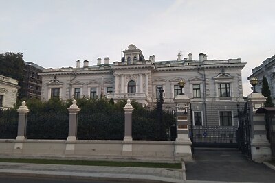   Москва, Усадьба Харитоненко на Софийской набережной, 14 (ныне резиденция посла Соединенного Королевства Британии) ©Lukdmi Wikipedia.org