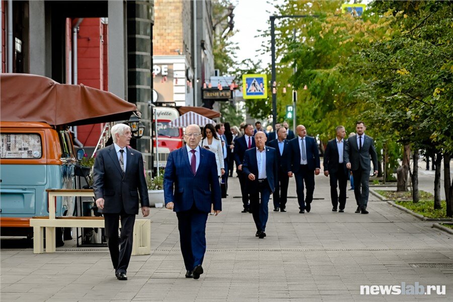 Мы теряемся в обилии пиджаков