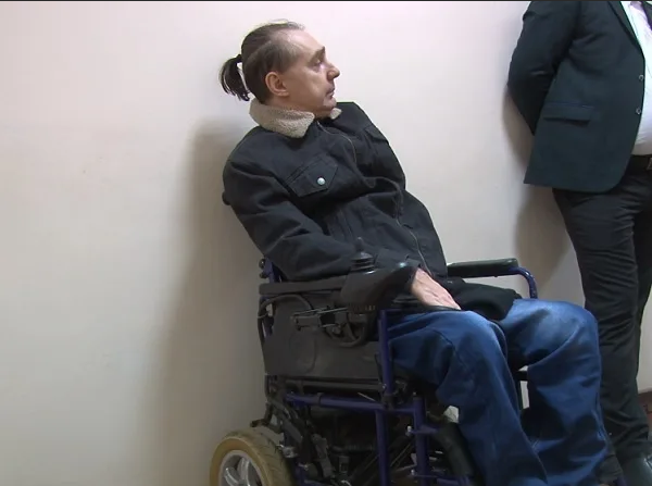 Нищий на улице. Инвалид зарабатывает. Хищение средств люди с ограниченными возможностями. Инвалид без денег. Нетрудоспособный и деньги.