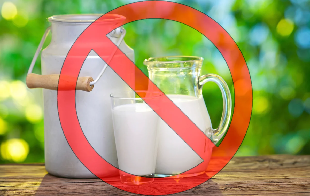 Пост молочное нельзя. Запрет на молочные продукты. Молоко. Перечеркнутые молочные продукты. Молоко запрещено.