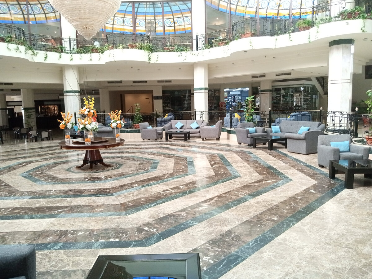 Холл отеля Grand oasis resort