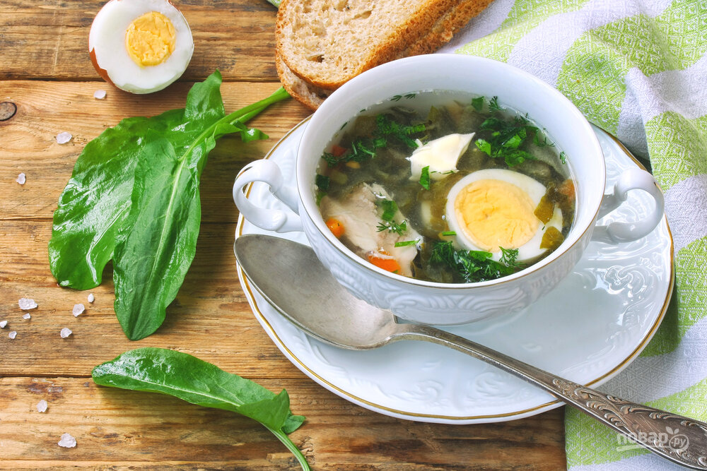 Щавелевый суп трудно представить без вареного яйца