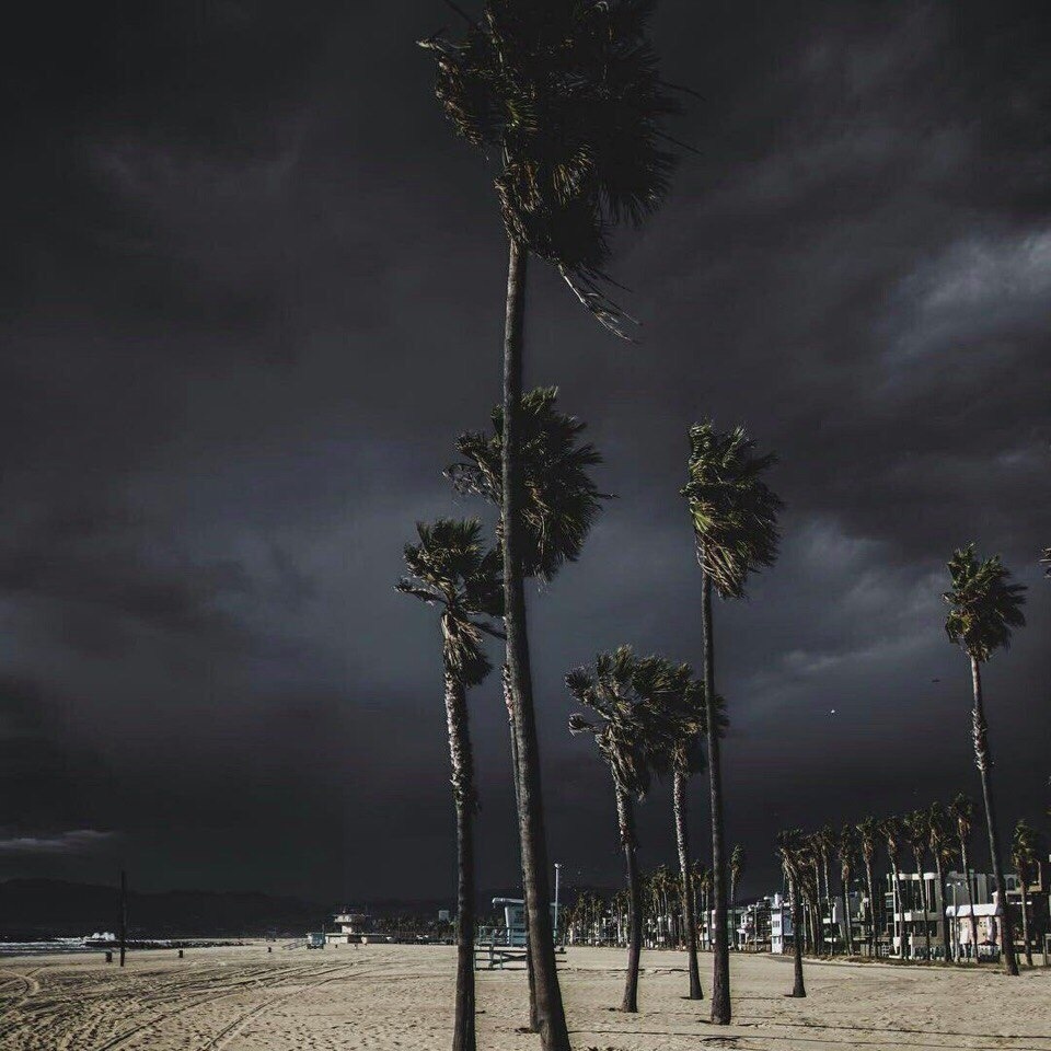 Нынешняя работа не приносит оргазма, ни внутреннего, ни денежного. Получаешь образование, но задаешься вопросом: накой хер? Смотришь на окружающих, друзей, родственников и с грустью понимаешь — не хочу также. И не знаешь, куда рыпаться. Так вот, что делать, когда понятия не имеешь, что делать?