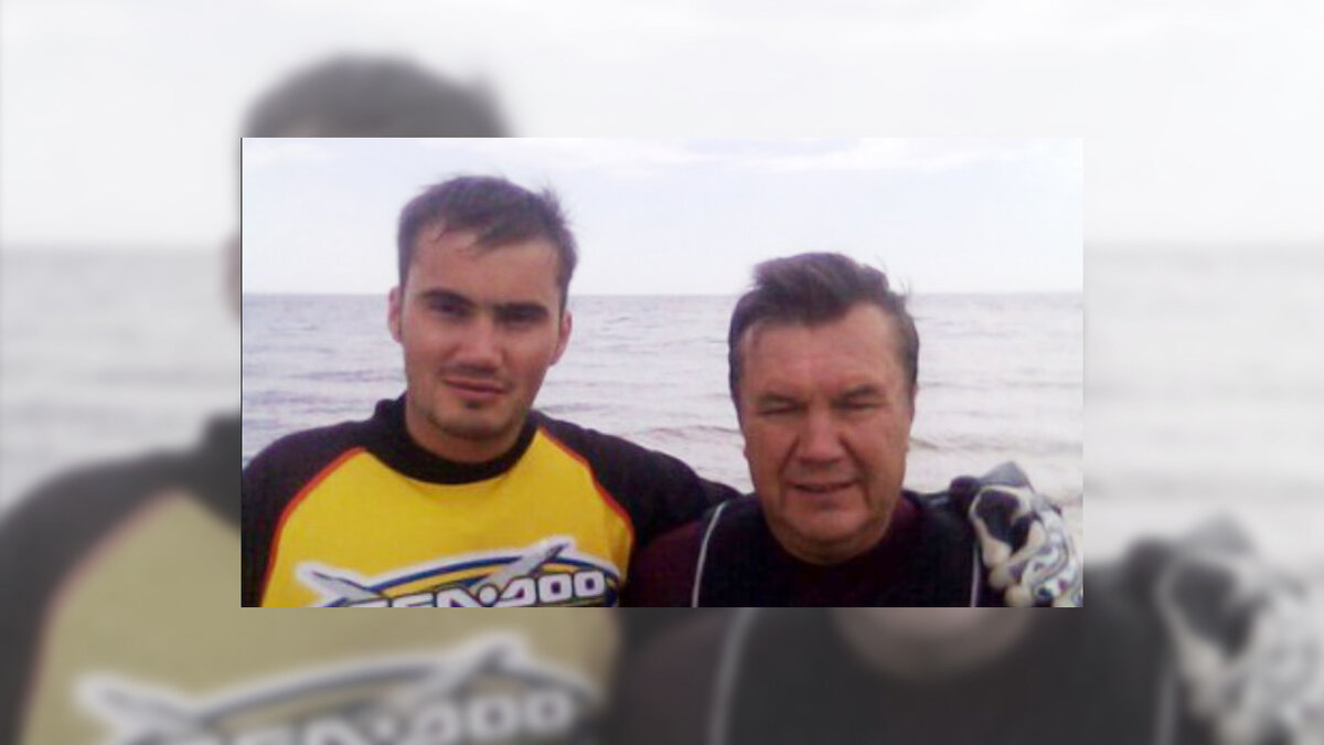 Януковичи на отдыхе в Урзуфе