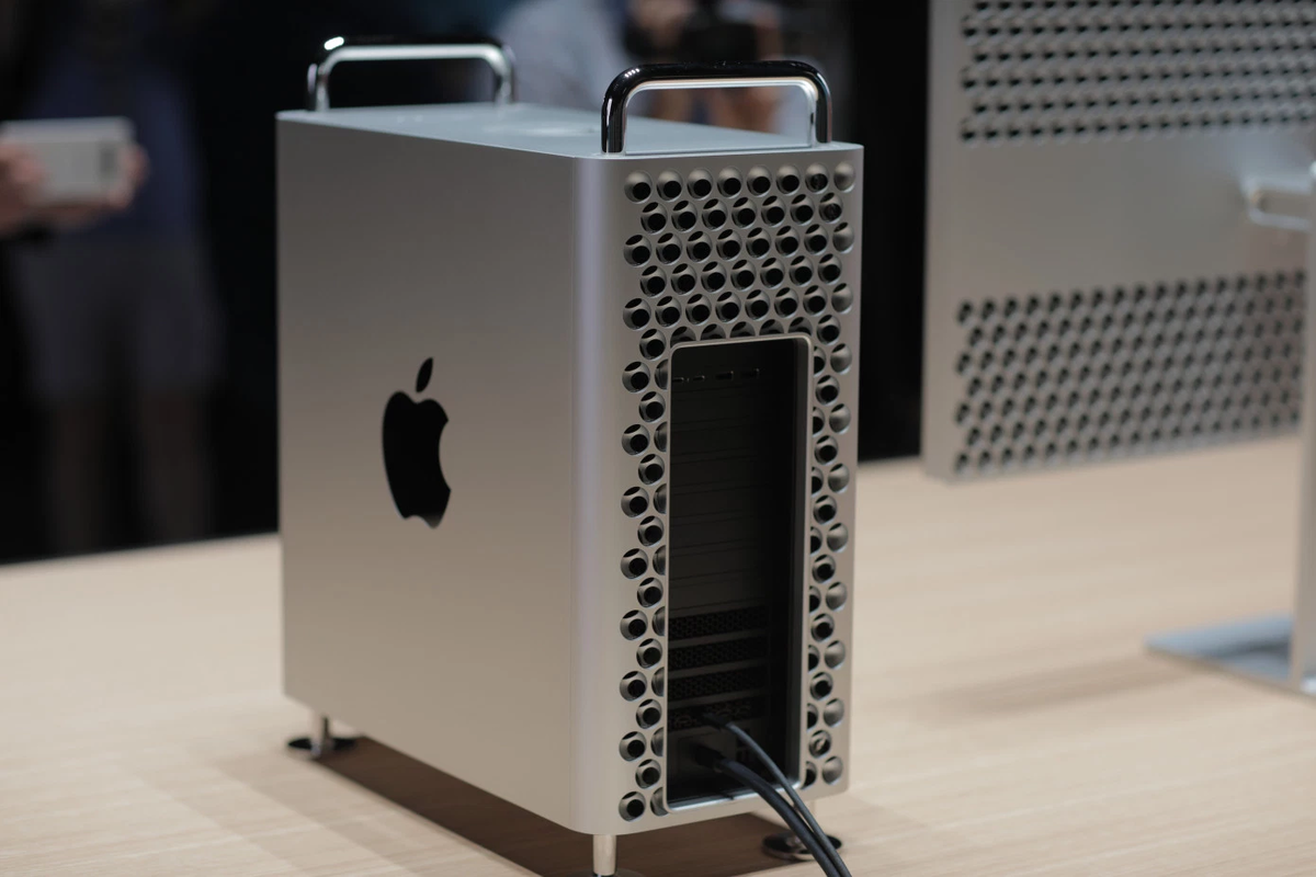 
Когда на прошлой неделе Apple объявила о долгожданном перезапуске Mac Pro на сцене на WWDC, Apple остановилась на программном обеспечении creative pro как лучший способ проиллюстрировать мощь рабочего стола.Наряду с Final Cut, логика была одной из центральных частей этого введения.