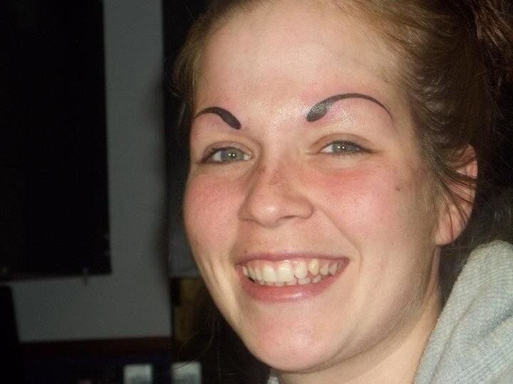 Пример ужасного татуажа