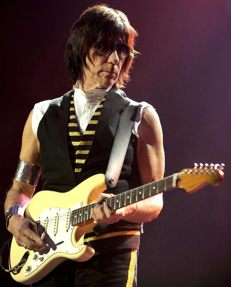 Самые известные гитаристы. Jeff Beck. Гитарист Джефф Бек. Jeff Beck 2022. Jeff Beck Jeff Beck.