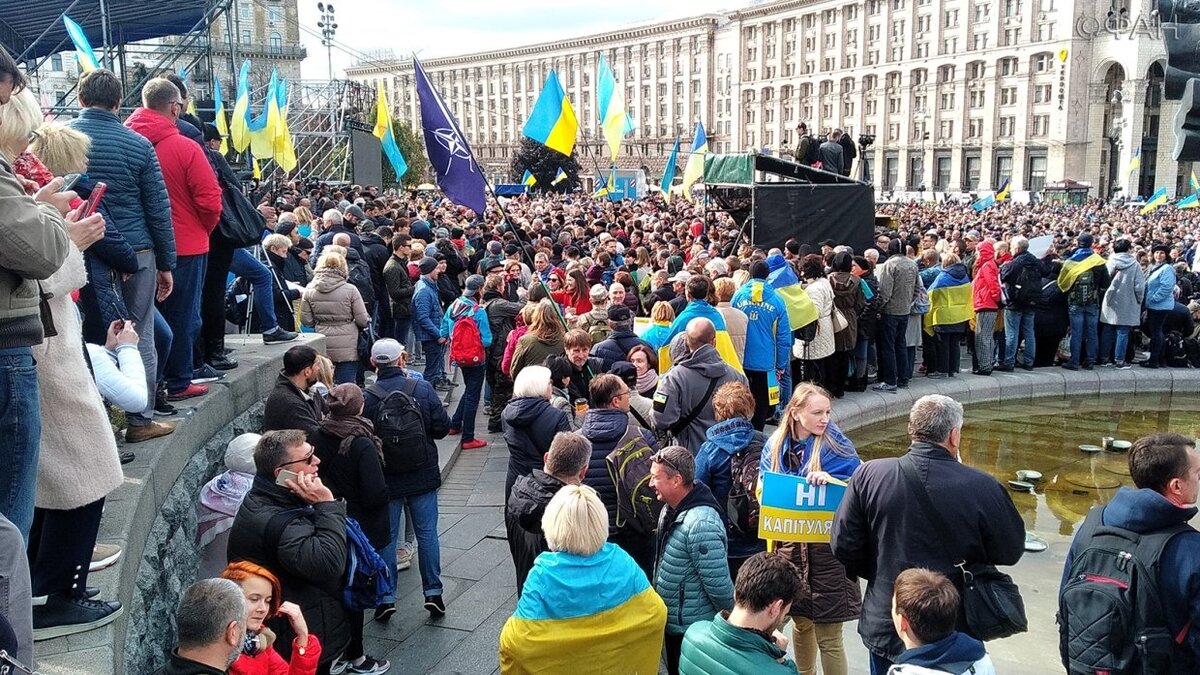 Митинг украинцев. Майдан Незалежности Киев протесты.