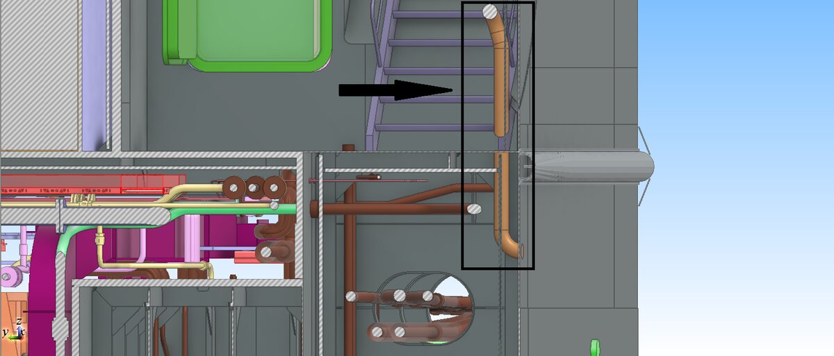 На обводке труба, которая сливает с палубы воду, которая скапливается на судне во время дождя и как раз выводится через дырки сбоку судна.