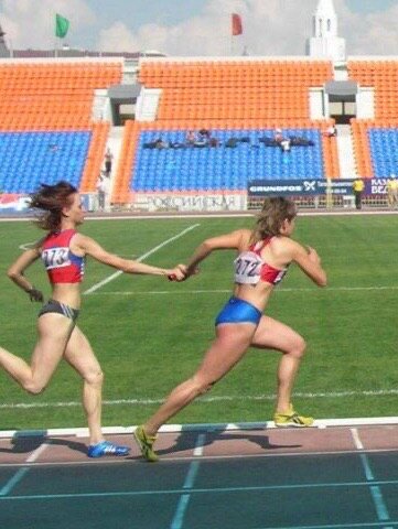 Елена Максимова (слева). Первенство России, 2006 год. Казань. Первое место в эстафете 4х400м