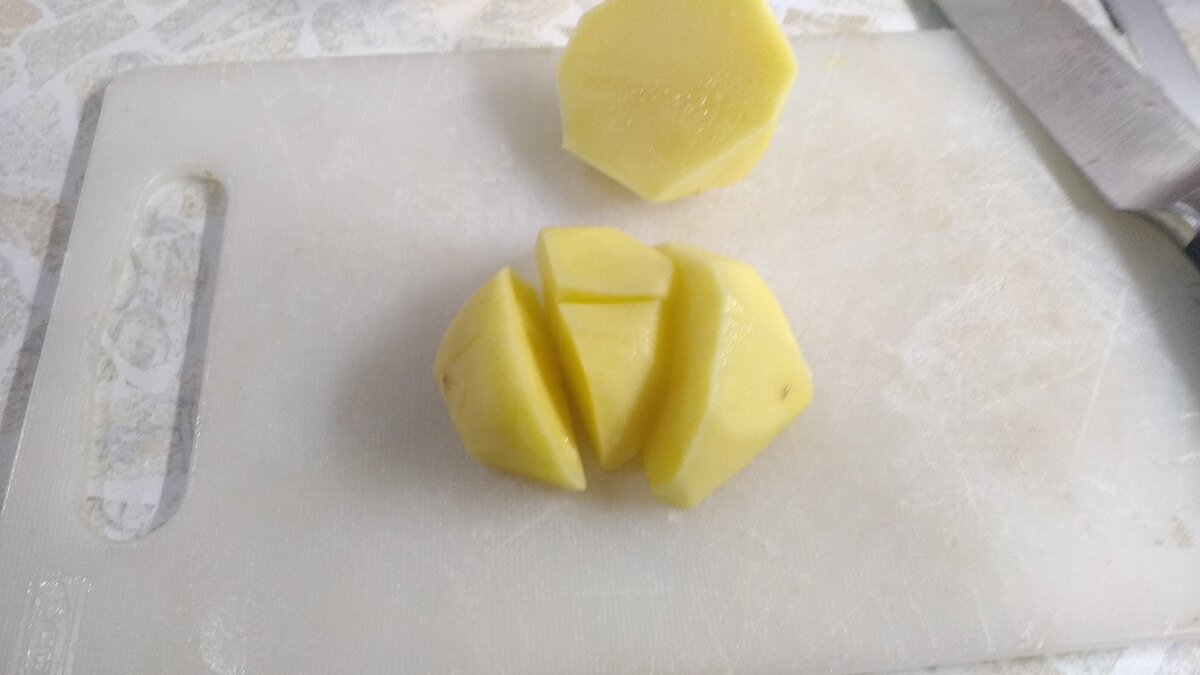 Вот так я нарезал картошку. Так ещё и быстрее гораздо получается!