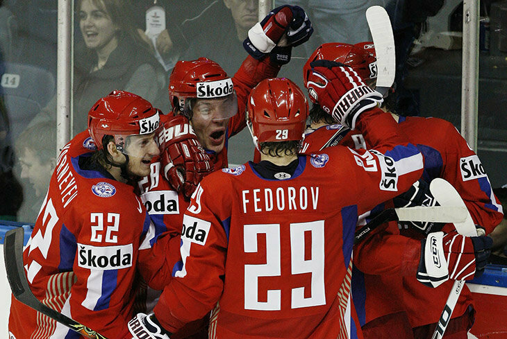 11 лет назад, в год столетия хоккея, состоялся один из исторических финалов чемпионата мира по хоккею между сборной России и сборной Канады, а впервые в истории хозяевами турнира стали родоначальники-2