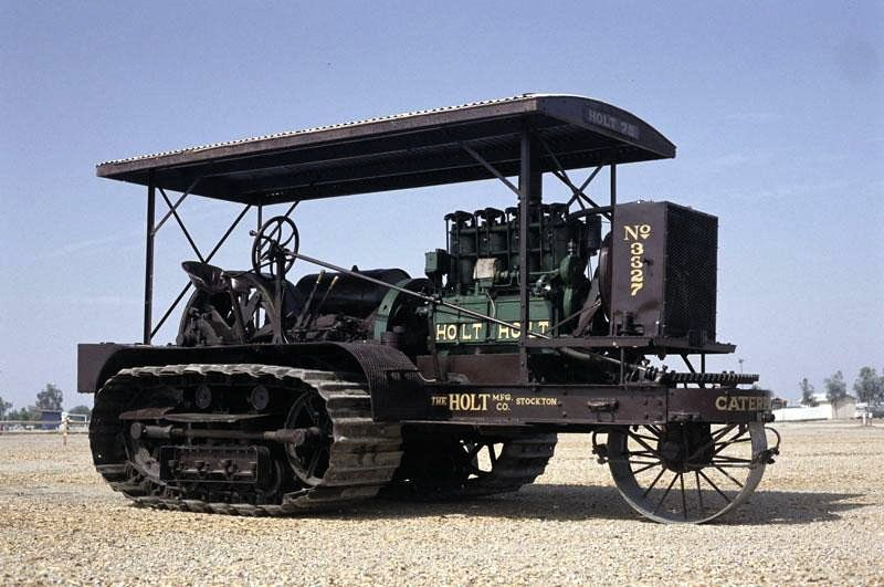 Колесно-гусеничный тяжелый трактор Holt-Caterpillar. В ограниченном количестве стоял на вооружении армии Российской Империи в годы первой мировой. Стал одним из прообразов будущей самоходной бронированной техники. 