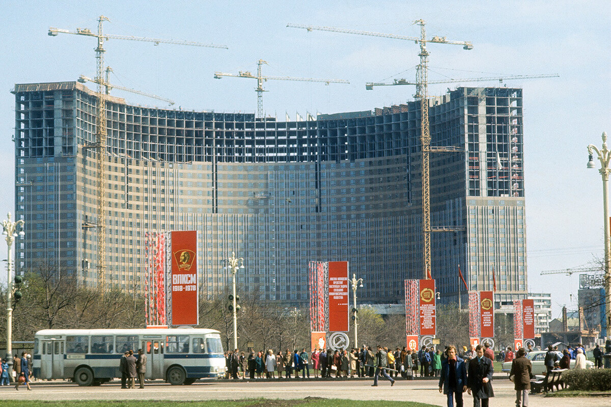 Строительство гостиницы "Космос" в Москве, 1978 год (c) Игорь Уткин/TASS