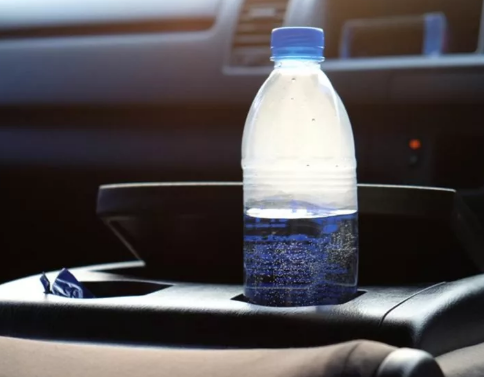 Минералку в машине лучше не оставлять