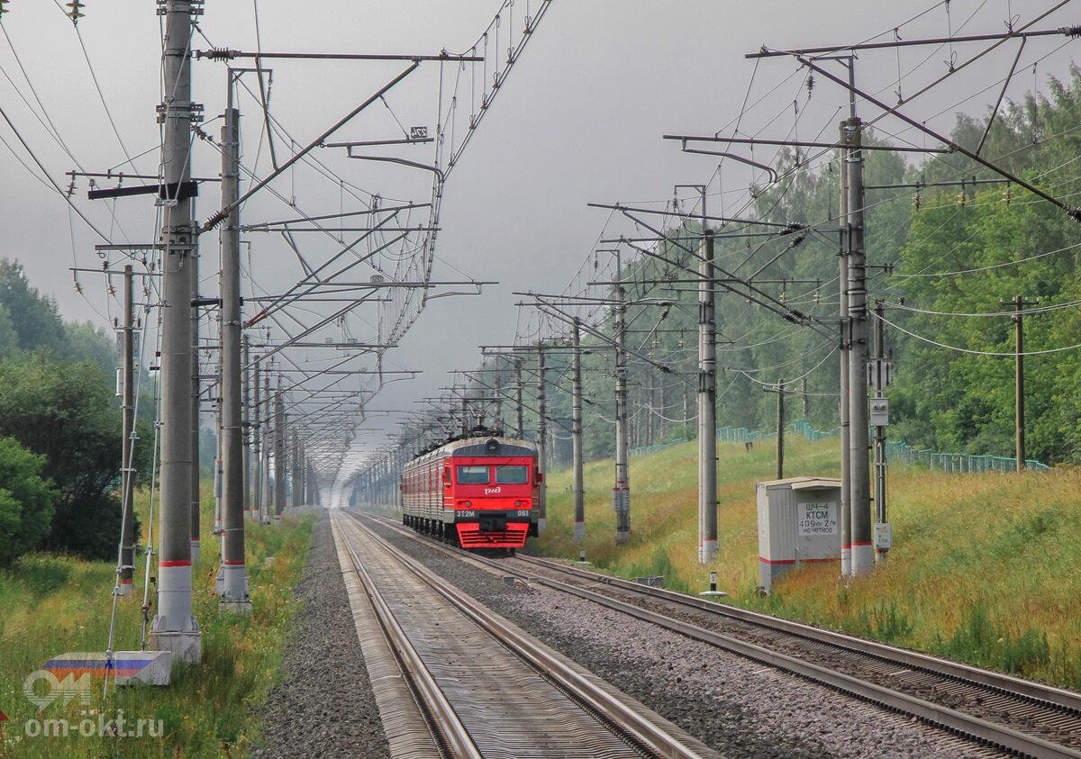 1. Электропоезд ЭТ2М-061 отправился от остановочного пункта Левошинка, перегон Спирово - Калашниково