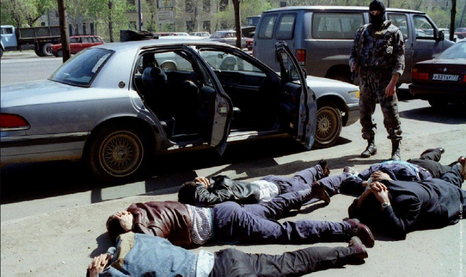 РУБОП за работой. Москва, 1994 год. Источник: Яндекс. Картинки