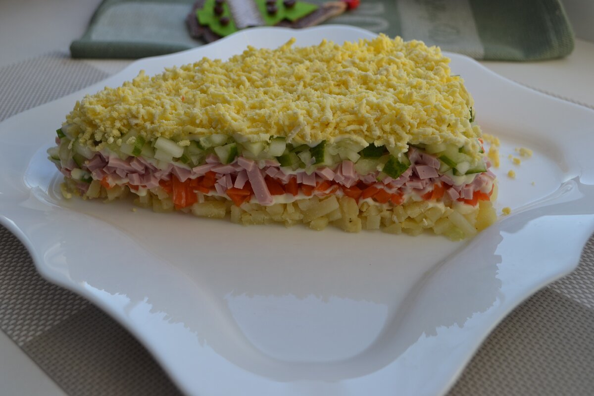 Ну очень вкусный салат - "Кусочек сыра для мышек"