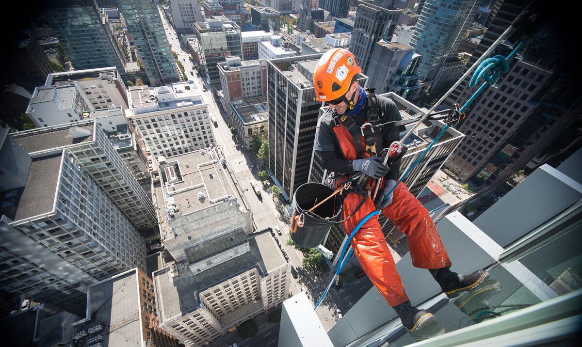 Рекомендуется производить работы на высоте исключительно пр наличии плана производства работ на высоте