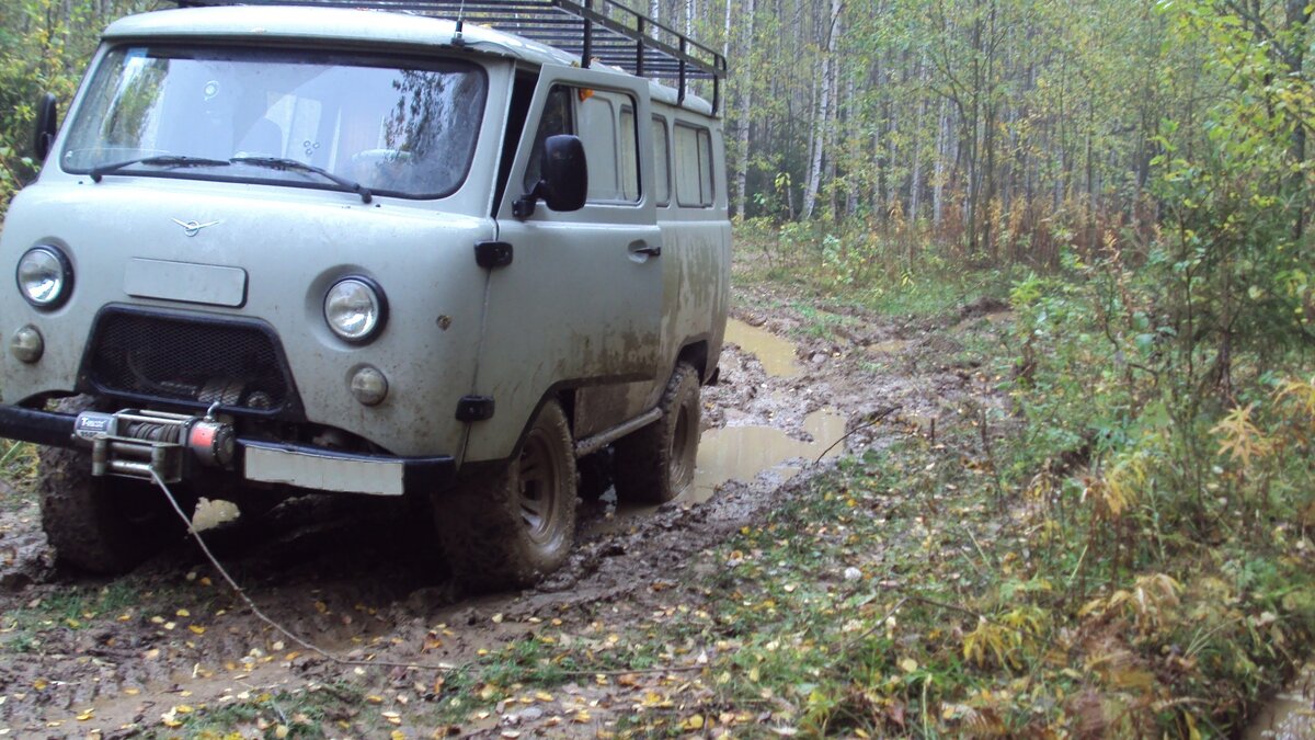 УАЗ 3309 с лебедкой. Двигатель 409 ЗМЗ. 32" колеса АТ. Проставки по кузов 100 мм.