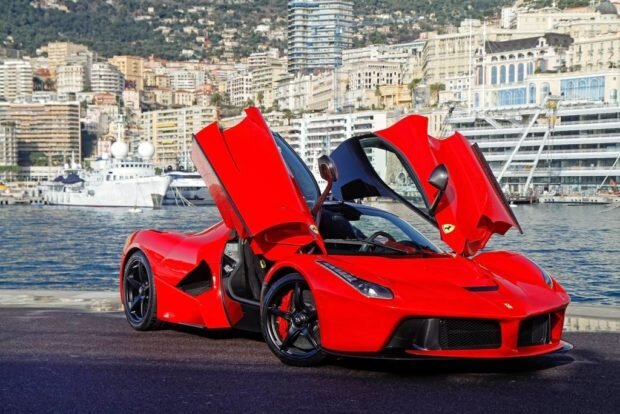Фишка LaFerrari Aperta — открывающиеся под углом двери