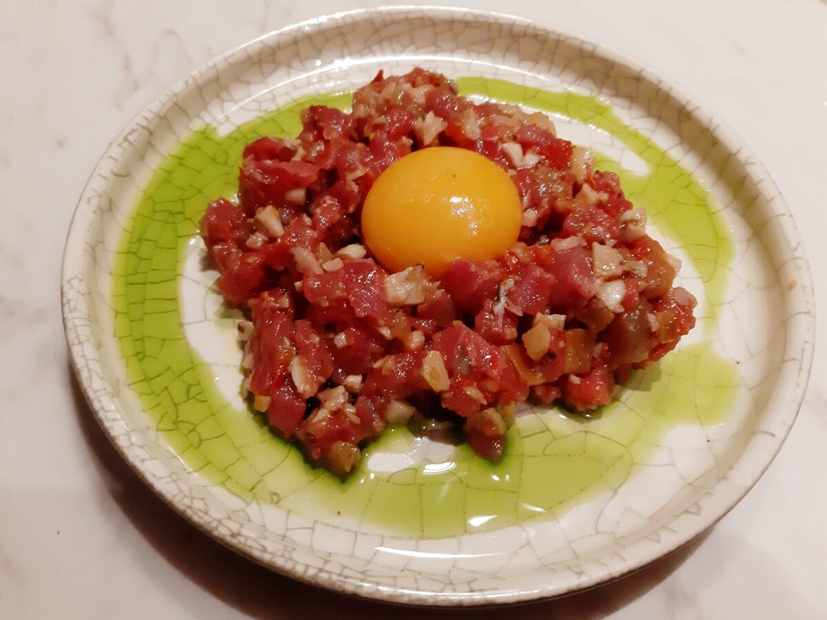 тартар закусочный. биф тартар. тартар говядина. стейк тартар. тартар из тунца.