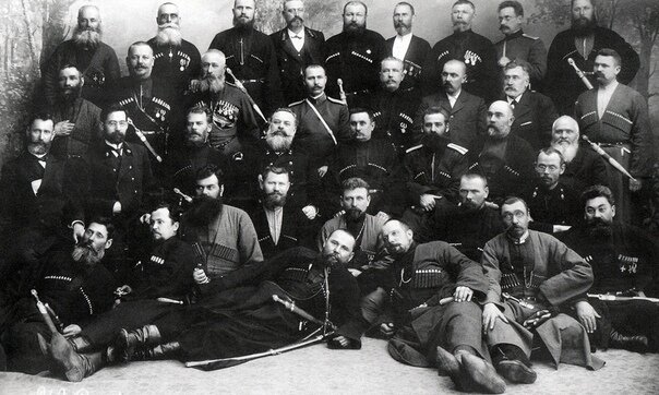 "Кубанская Рада" - высший государственный орган края. Название приняли на украинском языке.