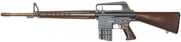 Винтовка AR10 выпуска конца 1950-х. Калибр – 7,62 мм NATO (7,62x51 мм). Масса без
магазина и ремня – 4,31 кг. Емкость магазина – 20 патронов. Длина – 1016 мм. Длина
ствола – 508 мм. Темп стрельбы – 700 выстр./мин