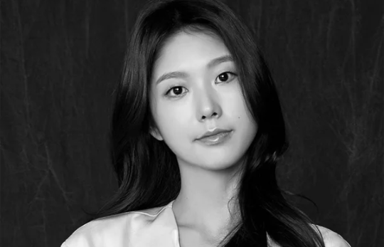 Отмечается, что похороны состоялись 9 февраля, однако информация о смерти звезды была обнародована только сейчас.

Го Су Чжон родилась 24 апреля 1995 года. Помимо сериала «Гоблин», она также прославилась благодаря шоу «Лжесвидетельство Соломона». Кроме того, актриса появлялась в клипе популярной группы BTS на песню With Seoul.