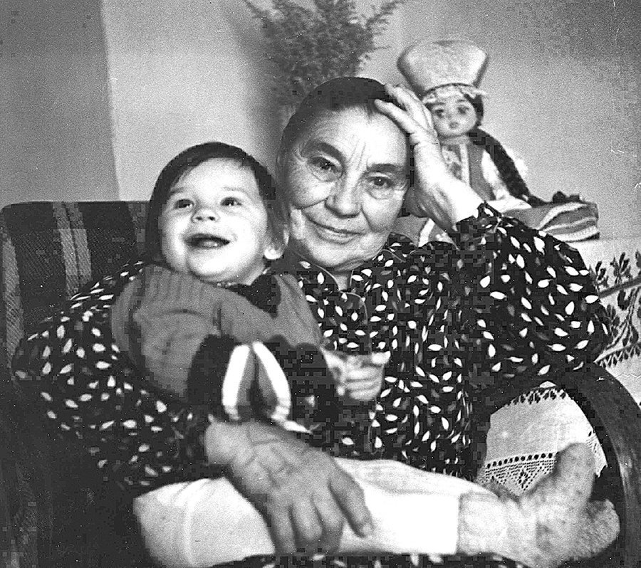 Галина Макарова с внуком Егором