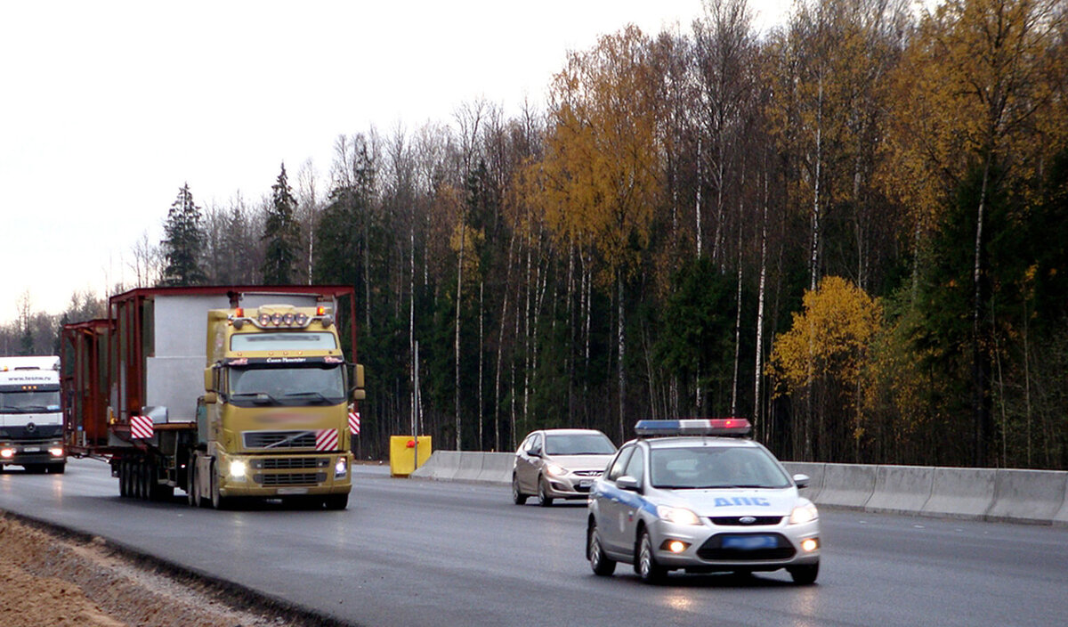 А вот так обычно негабариты перевозят