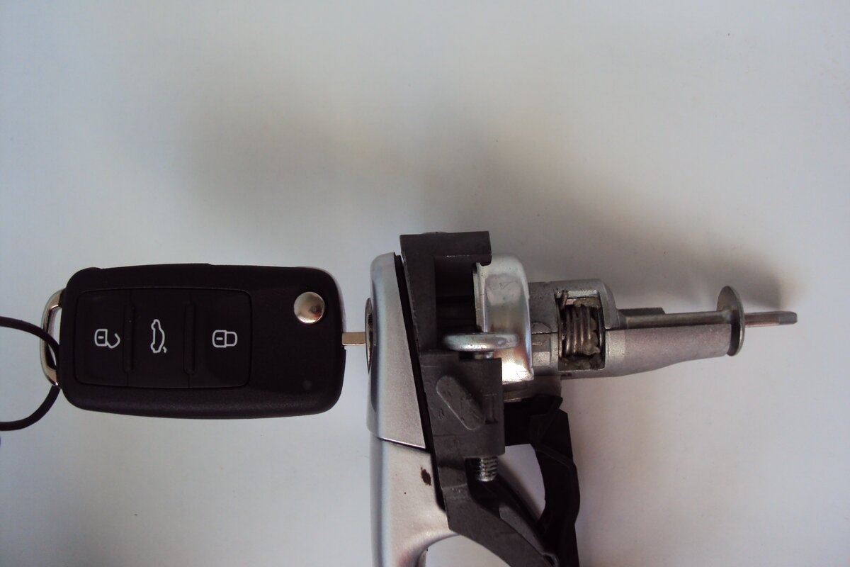 Рулевая колонка замок зажигания ручка двери Skoda Octavia A5