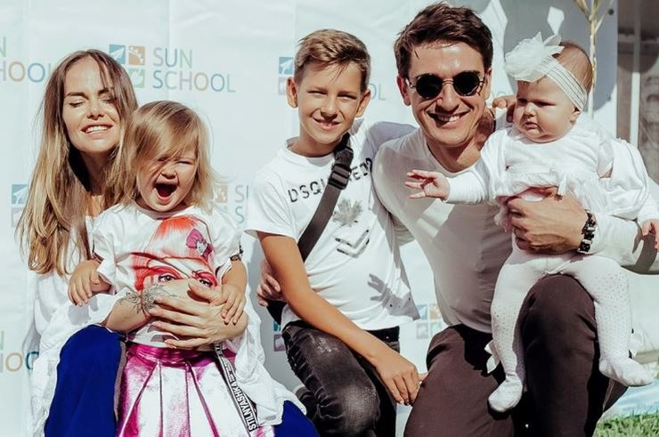 Станислав Бондаренко с женой и детьми